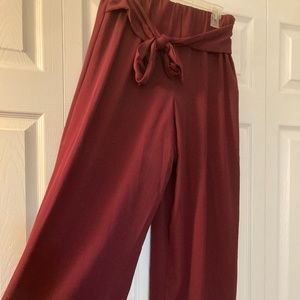 Burgundy pants with tie